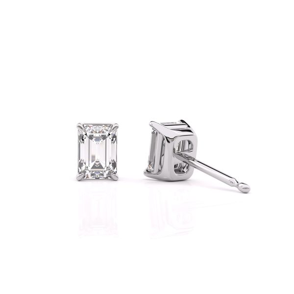 4-prong-claw-stud-earrings-with-0